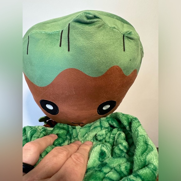 Guardians of the Galaxy Groot Buddy+Throw NWT - Picture 6 of 7